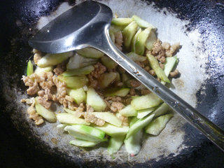 Loofah Shredded Pork Tofu Soup recipe