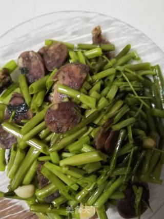 Stir-fried Convolvulus with Sausage recipe