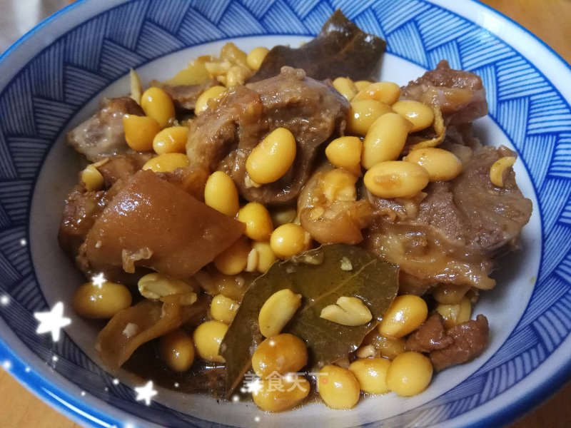 Braised Pork Knuckles with Soy Beans recipe