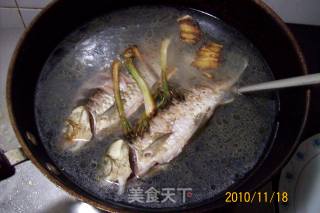 【autumn and Winter Green Shield】--- "garlic Carrot Soup with Carp" recipe
