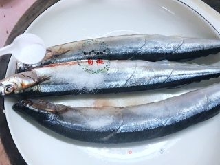 The Saury Costing Two Bucks is So Delicious that You Can Rush to Eat It When It is Grilled. It is So Fragrant and Drooling~ recipe