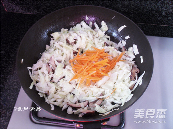 Stir-fried Shredded Cabbage with Mushrooms recipe