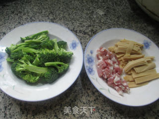 Stir-fried Broccoli with Bacon Thousand Sheets recipe