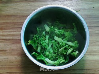 Broccoli Cashew Salad recipe