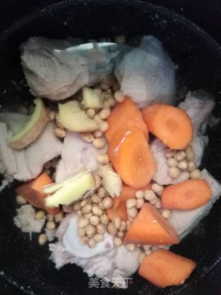 Soybean and Winter Melon Fan Bone Soup recipe