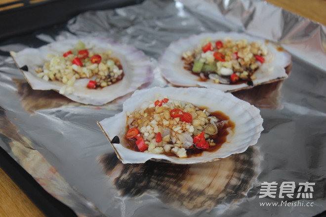 Grilled Scallops with Garlic recipe