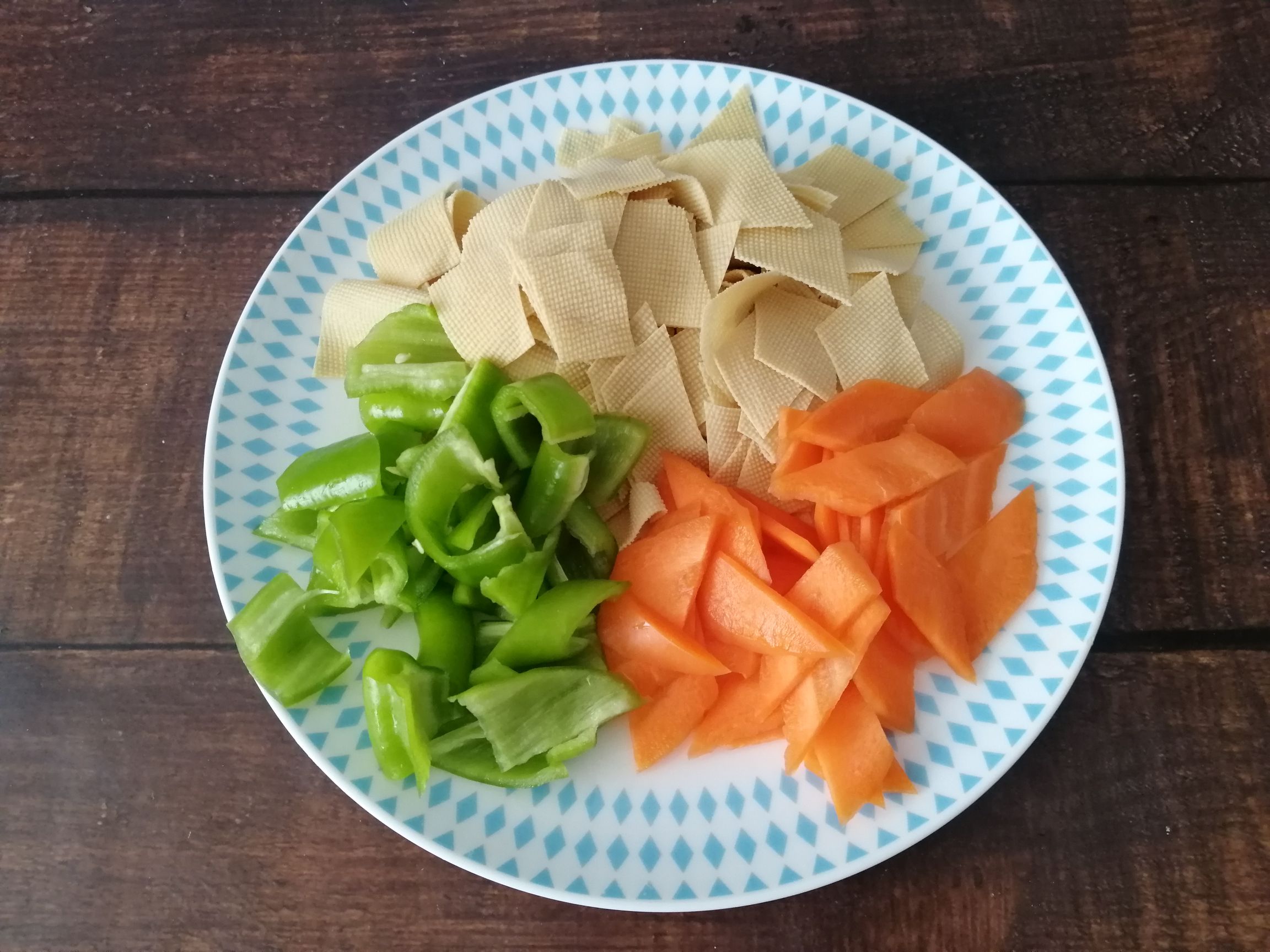 Stir-fried Tofu Skin with Carrot and Pepper recipe