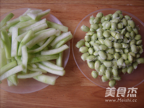 Stir-fried Edamame with Watermelon Peel recipe