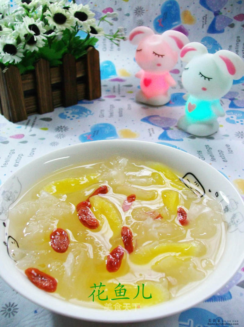 Wolfberry Pineapple Tremella Sweet Soup recipe