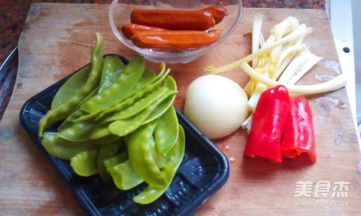 Stir-fried Crispy Sausage with Snow Pea recipe