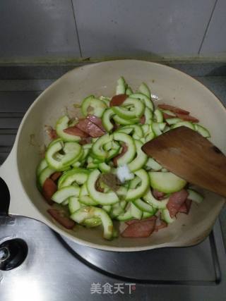 Stir-fried Ham Sausage with Zucchini recipe