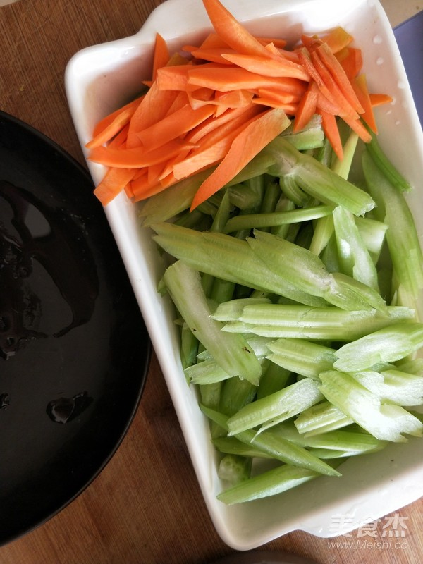 Celery Stir-fried Pork recipe