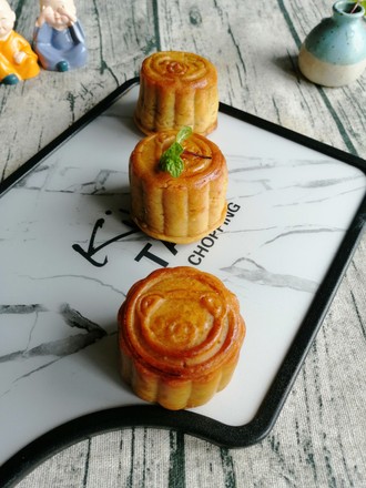Homemade Mooncakes with Egg Yolk and Mung Bean Filling