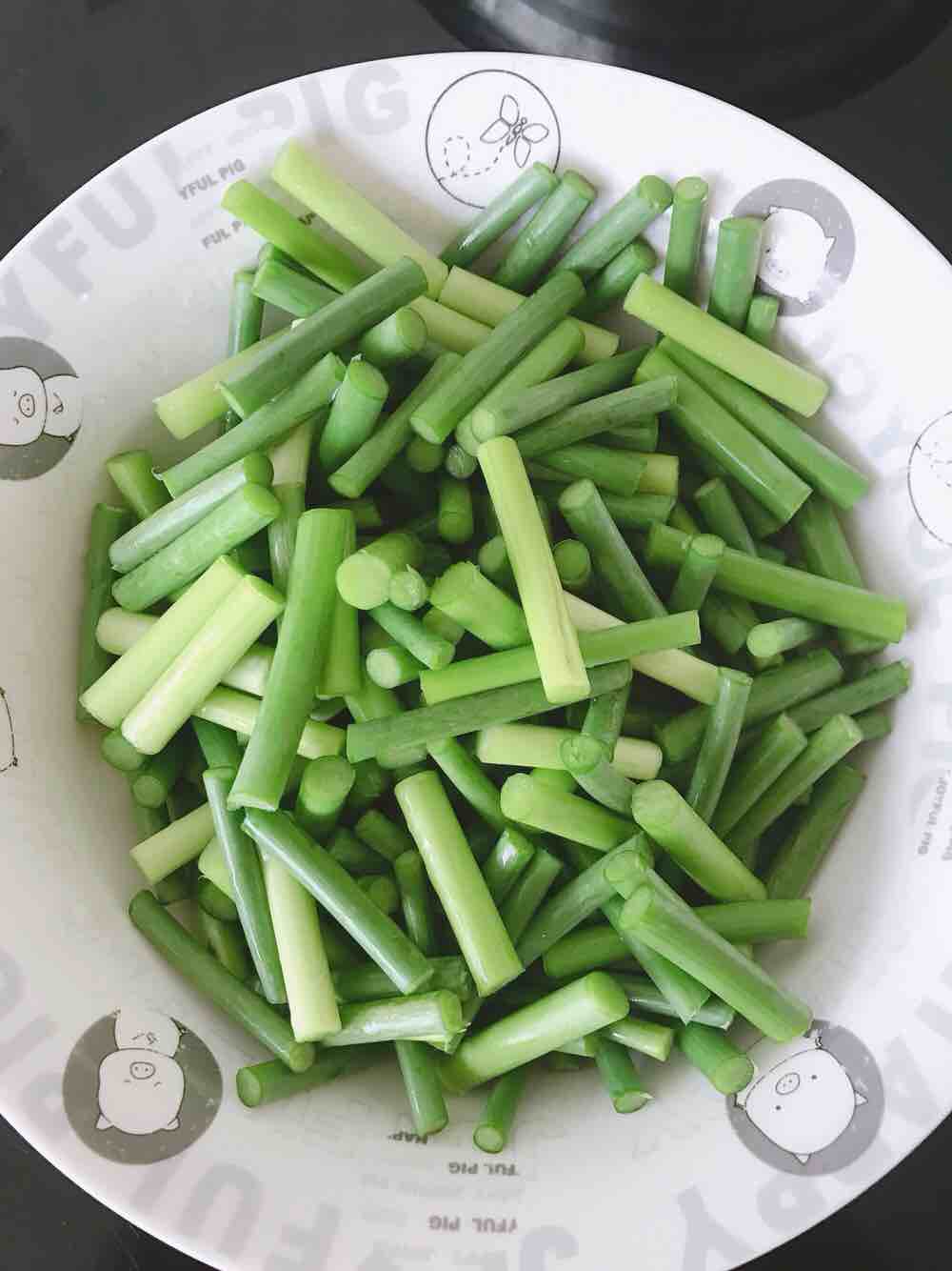 Stir-fried Shredded Pork with Garlic Sprouts recipe