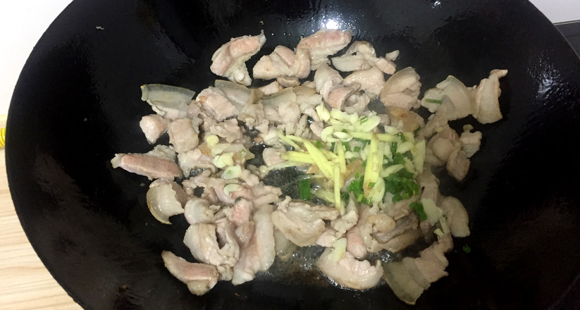 Dry Pot Tea Tree Mushroom, A Must-order Dry Pot Dish in The Restaurant recipe