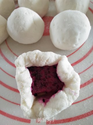 Sago Pitaya Snowy Mooncakes recipe