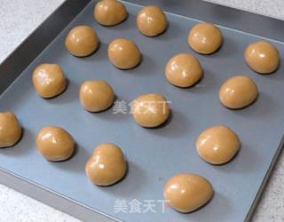 Mooncake with Lotus Seed Paste and Egg Yolk recipe