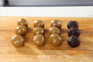 Mooncake with Lotus Seed Paste and Egg Yolk recipe