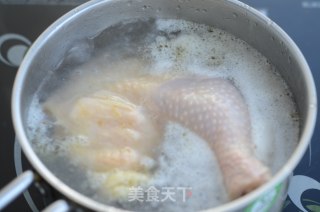 Stewed Chicken Soup with Grifola Flower recipe