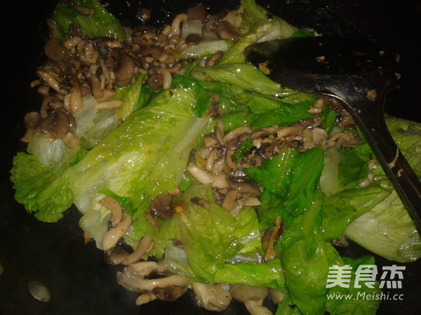 Stir-fried Lettuce with Xiuzhen Mushroom recipe