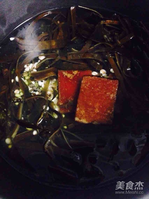 Mung Bean, Seaweed and Barley Sweet Soup recipe