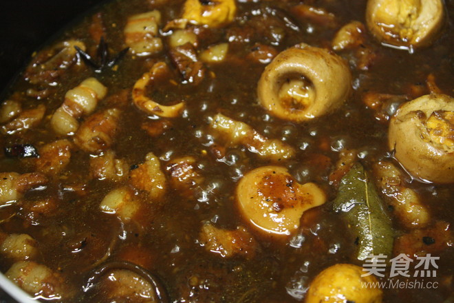 Taiwan Style Mushroom Braised Pork Rice recipe