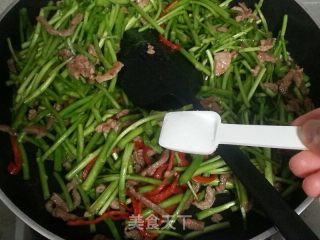 Stir-fried Shredded Pork with Artemisia recipe