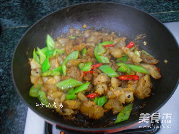 Fried Beef Tendon with Spicy Sauce recipe