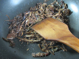 Braised Chicken Feet with Bamboo Shoots and Dried Vegetables recipe