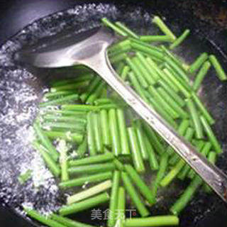 Stir-fried Garlic Stalks recipe