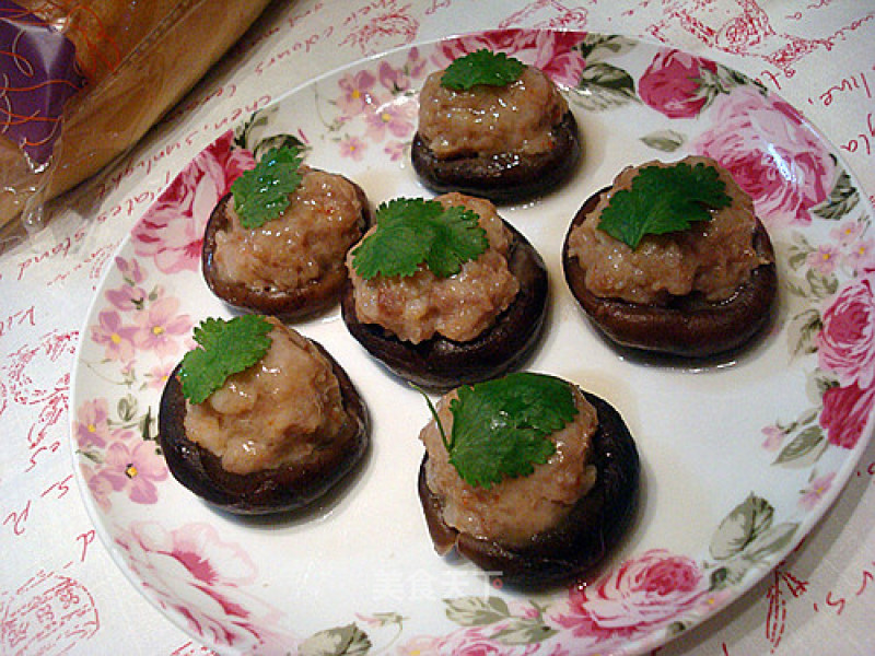Fresh, Fragrant and Smooth-shrimp Stuffed with Shiitake Mushrooms recipe