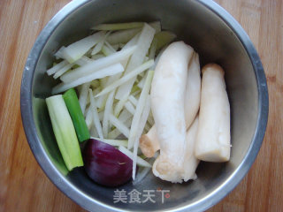 Stir-fried Radish with Coprinus Mushroom recipe