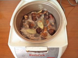 Mushroom and Cabbage Duck Bone Soup recipe
