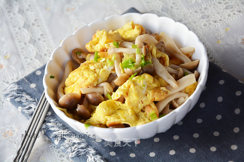 Fried Duck Eggs with Crab Mushroom recipe