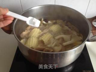 Hericium and Corn Chicken Soup recipe