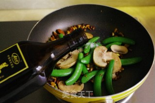 Stir-fried Arctic Shrimp with Nuts recipe