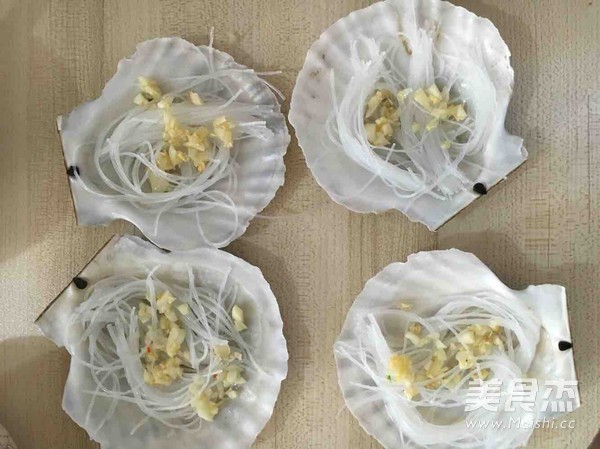 Steamed Scallops with Garlic Vermicelli recipe