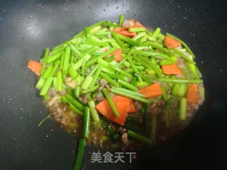 Stir-fried Garlic Moss with Water Spinach Root recipe