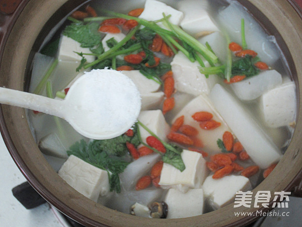 Tofu Soup with Mussels and Radish recipe