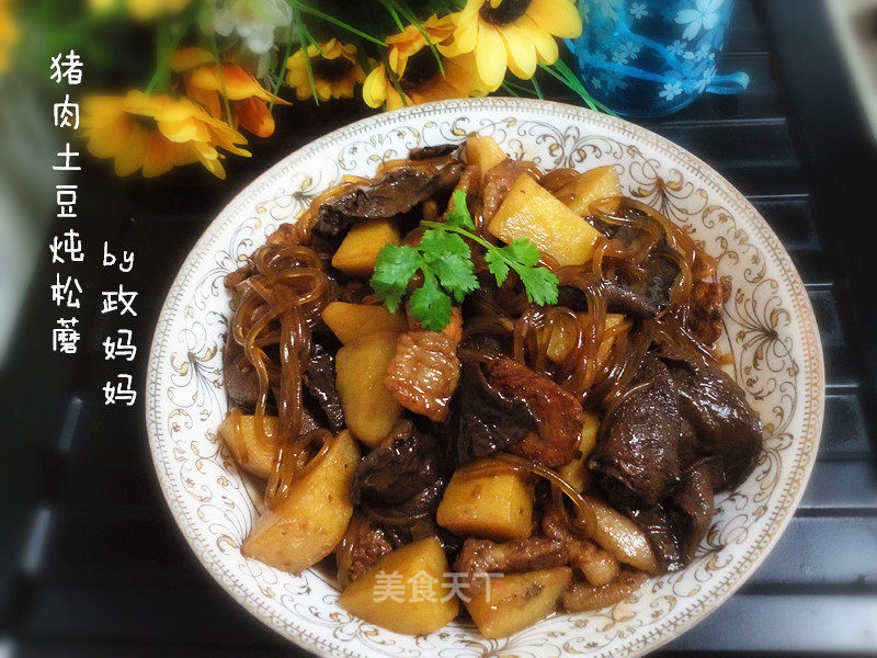 Stewed Pine Mushrooms with Pork and Potatoes recipe