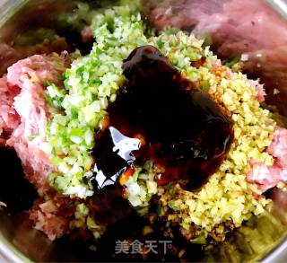 Thousands of Fresh Meat and Salted Egg Yolk Rolls recipe