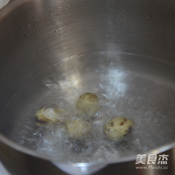 Golden Quail Eggs in Bird Nest recipe