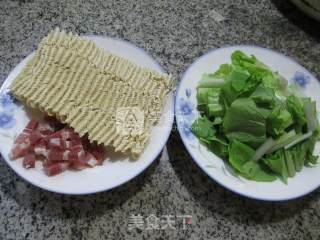 Corrugated Noodles with Bacon and Cabbage recipe