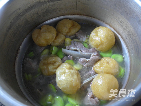 Oily Gluten Broad Bean Meat Bone Soup recipe