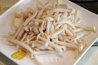 Stir-fried Lean Pork with White Jade Mushroom recipe