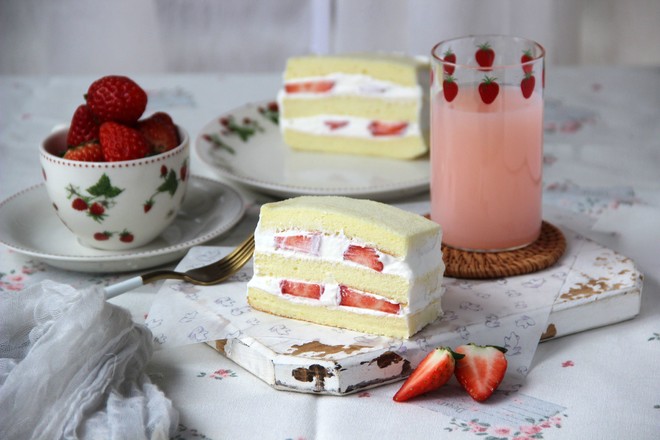 Strawberry Diced Cream Cake recipe