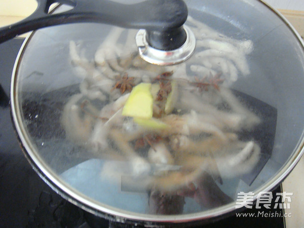 Fragrant Chicken Feet recipe