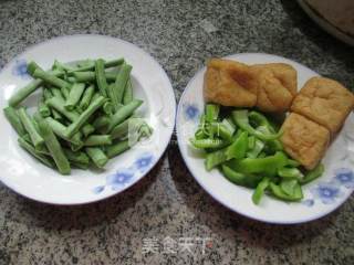 Stir-fried Plum Beans with Tofu in Hot Pepper Oil recipe