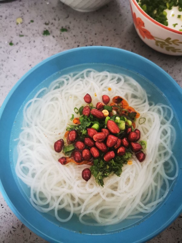 Spicy Chicken Soup with Rice Noodles recipe