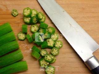 Stir-fried Okra with Fish-flavored Water Chestnuts recipe